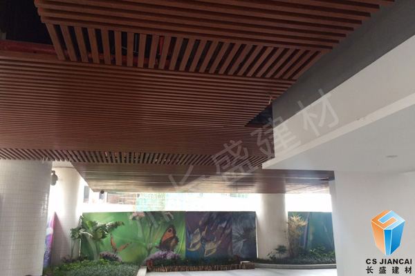 休息區(qū)木紋鋁方通吊頂效果圖 休息區(qū)木紋鋁方通吊頂效果圖