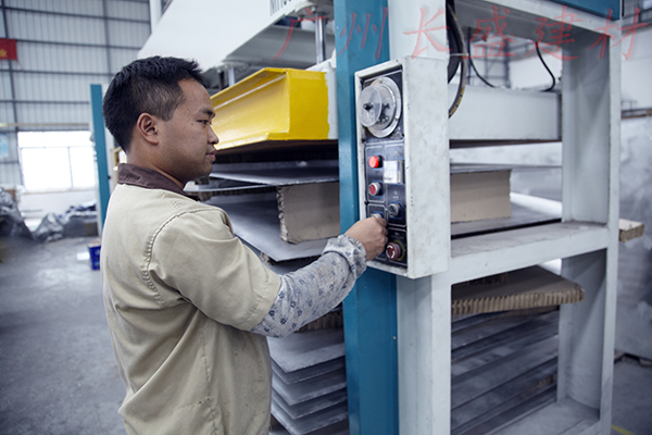 長盛建材鋁蜂窩板廠家模具調(diào)休老員工 長盛建材鋁蜂窩板廠家模具調(diào)休老員工