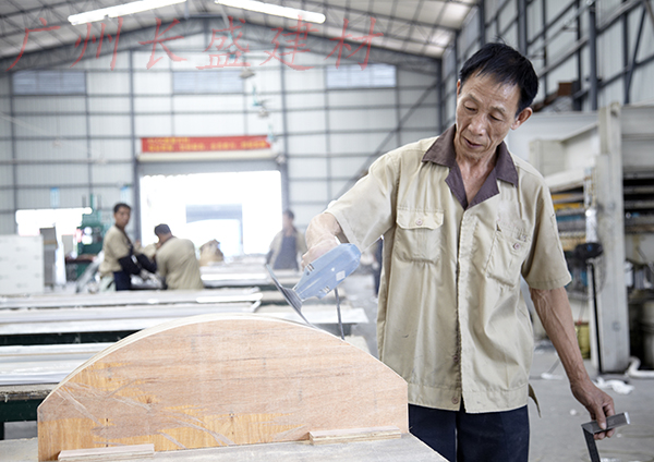 長盛建材鋁蜂窩板廠家產(chǎn)品設(shè)計(jì)老師傅 長盛建材鋁蜂窩板廠家產(chǎn)品設(shè)計(jì)老師傅